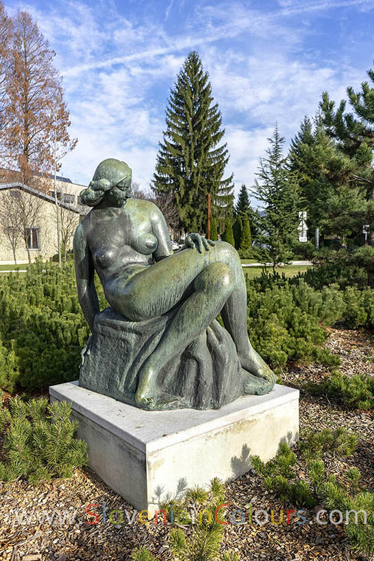 zena-ob-morju-mestrovic-ivan